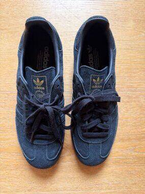 Adidas Sambas Black Suede Like new condition